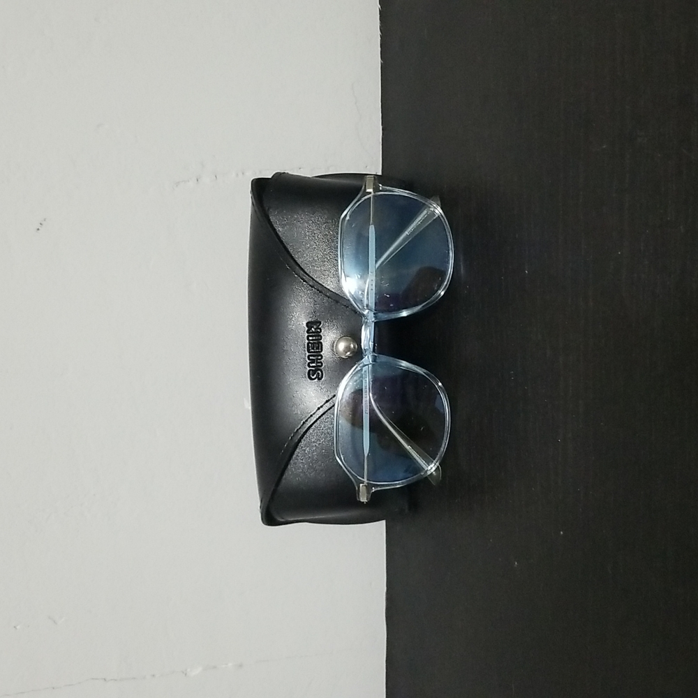 Blue light blocking glasses